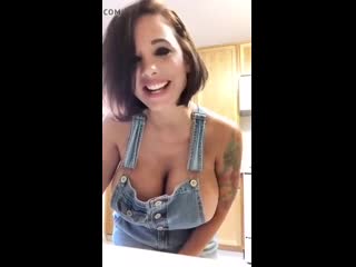 porn сочная зрелая мама трясёт сиськами перед камерой mom mild mature busty big tit new love pussy инцест со зрелыми hd