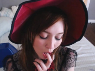 porn natalia grey сочная похотливая ведьмочка с огромными сиськами удовлетворяет свою киску резиновым членом hd