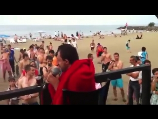 porn карманный абу koksal baba поет в микрофон перед толпой на пляже hd
