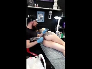 porn девушка никак не может закончить ей больно но она хочет тату hd