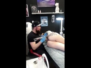 porn девушка никак не может закончить ей больно но она хочет доделать татуироу hd
