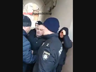 porn сотрудники сбу и мвд накинулись на украинца который назвал олигарха порошенко вором и коррупционером когда тот hd