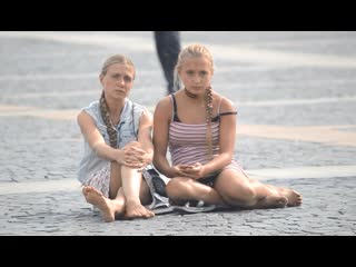 porn под юбочкой мамочка с дочкой светят трусики hd