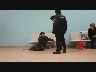 porn российская полиция упорно продолжает борьбу с главными врагами государства пенсионерами hd