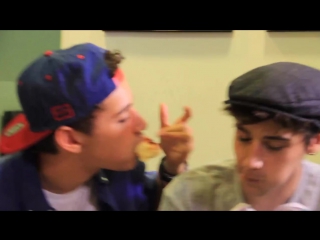 porn откусили вместе janoskians hang with the vamps on tour 11 сент 2014 г hd