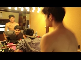 porn люк натягивает штаны джею the janoskians real girls eat cake behind the scenes 23 июн 2014 г hd