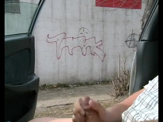porn дрочит в машине на случайных прохожих hd