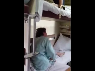 porn пьяный тренер по гимнастике молодые заставила подопечную сесть на шпагат на верхней полке поезда hd