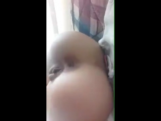 porn красивая девушка мастурбирует пяткой и сосет пальцы в перископе hd