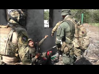porn чеченские бойцы быстрый и резван вытаскивают из под огня тяжелораненого резервиста 13 06 2022 hd