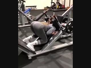 porn strength of body очень красивая девушка качает ягодичные мышцы и ноги hd