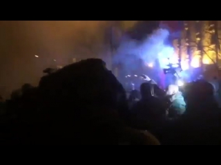 porn киев 14 марта 2017 протестующие с майдана зажгли дымовые шашки возле офиса ахметова в киеве hd