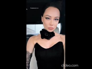 porn мне казалось я одна приду голая самбурская в платье с прозрачной юбкой блеснула бедрами на публике hd