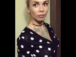 porn когда голодная до степени такой что проглотить банан готова вместе с кожурой hd