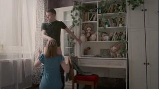 porn девушка делает минет своему другу пока её муж поёт ей песни у дома hd