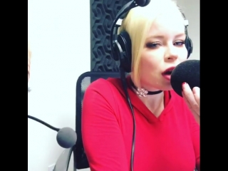 porn jenna shea и nikki delano очень горячо и эмоционально ведут прямой эфир на радио секс звезда порно модель hd