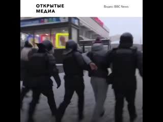 porn протестующие отбили задержанного у омоновцев возле универмага московский hd