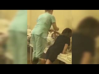 porn медсестра в молодые клинике пыталась привязать к кровати ребёнка hd