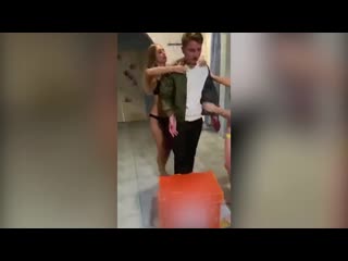 porn пьяные девушки в сауне раздели доставщика шаурмы hd
