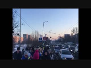 porn украинцы создали живую цепь соборности на мосту патона в киеве hd