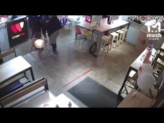 porn в алуште пьяная компания зашла в кафешку поесть суши и случайно организовала бойцовский клуб hd