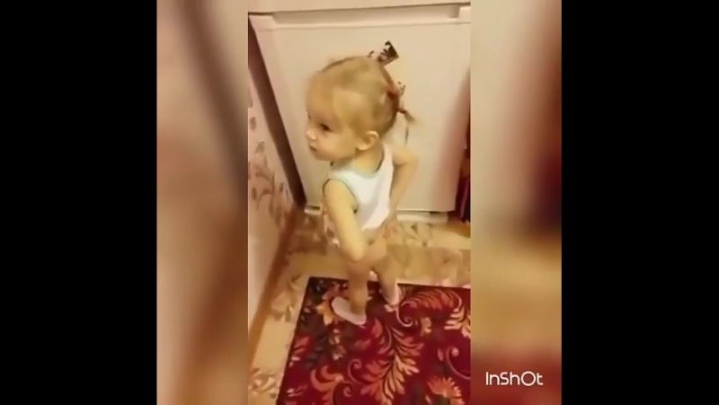 porn девочка ругает попу за то что она покакала hd