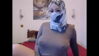 porn арабская женщина играет своей грудь и мастурбирует arab woman playing his breasts and masturbating hd