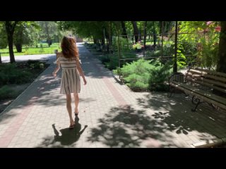 porn украиночка решила погулять в парке без труселей hd