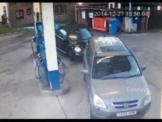 porn жена попалась в ловушку не может заправить автомобиль hd