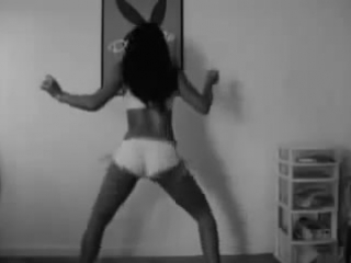 porn соблазнительная красавица вертит попкой hd