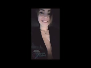 porn шалит в перископе пальчиками и вибратором hd