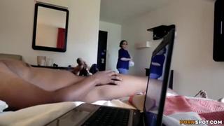 porn горничная зашла во время дрочки и не устояла перед членом hd