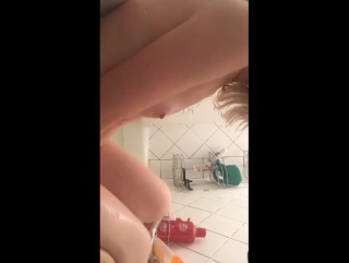 porn юля жужа показывает свои маленькие сисечки в ванной в перископе periscope hd