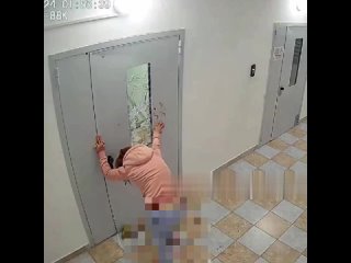 porn девушка чуть не лишилась рук пытаясь выйти hd