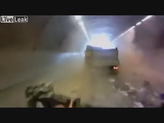 porn грузовик разорвал легковой автомобиль который слишком резко затормозил hd