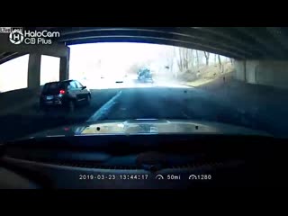 porn просто снесло крышу водитель автовоза не учел высоту моста и разнес перевозимый автомобиль в труху hd
