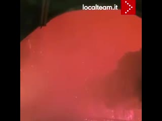 porn на северо западе италии вспыхнула растительность из за сильного ветра пожар быстро распространился hd