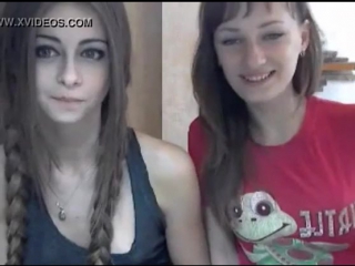 porn красотка разделась на камеру молодые показала грудь школьница сиськи попа жопа грудь пизда сиси киска hot 18 hd