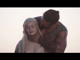 porn эмилия кларк голая в игре престолов emilia clarke показала грудь раздели молодые сиськи грудь попа жопа hot 18 hd