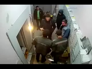 porn в сети появилось видео драки в подмосковной балашихе где как утверждается жильцы стреляли в лифтёров hd