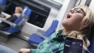 porn мощный оргазм в поезде девушка кончила от дистанционного вибратора hd