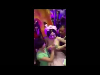 porn невеста дает гостям тискать свою грудь и собирает с них за это деньги hd
