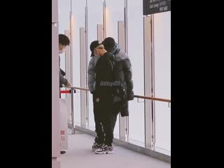 porn so cute how chanyeol and baekhyun just started comparing their shoes out of nowhere hd