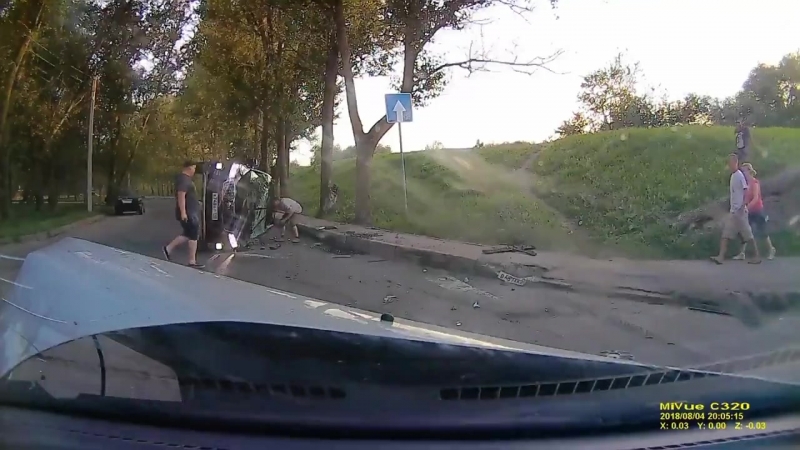 porn нарушитель пдд перевернулся через крышу после аварии в великом новгороде hd