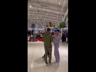 porn девушка обмазала прохожего незнакомца взбитыми слиами и слизала их ментальный секс с незнакомцем hd