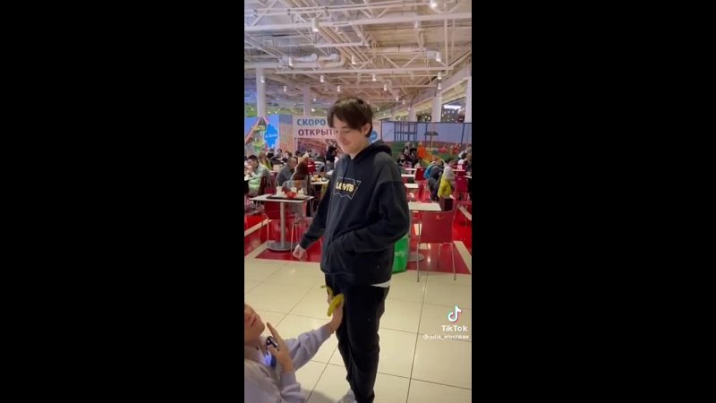 porn взяла в рот банан между ног у прохожего первовстречного мужика незнакомца сразу hd