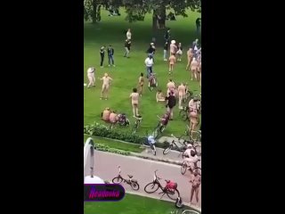 porn в европе начались массовые обнаженные марафоны голые европейцы заполонили парки и устроили веломарафоны hd