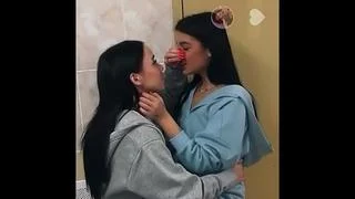 porn слив шлюшка амина tenderlybae сосется с лесби подружкой твои блогерши hd