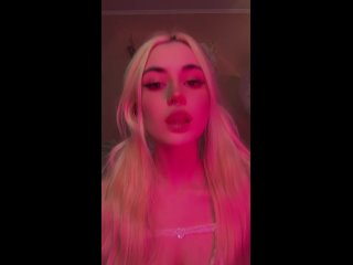porn морана баттори показывает ахегао и шлёпает себя по попке hd