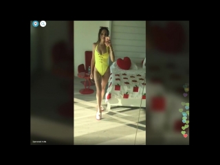 porn сексуальная девушка в сплошных купальниках снимает себя в зеркало periscope перископ hd